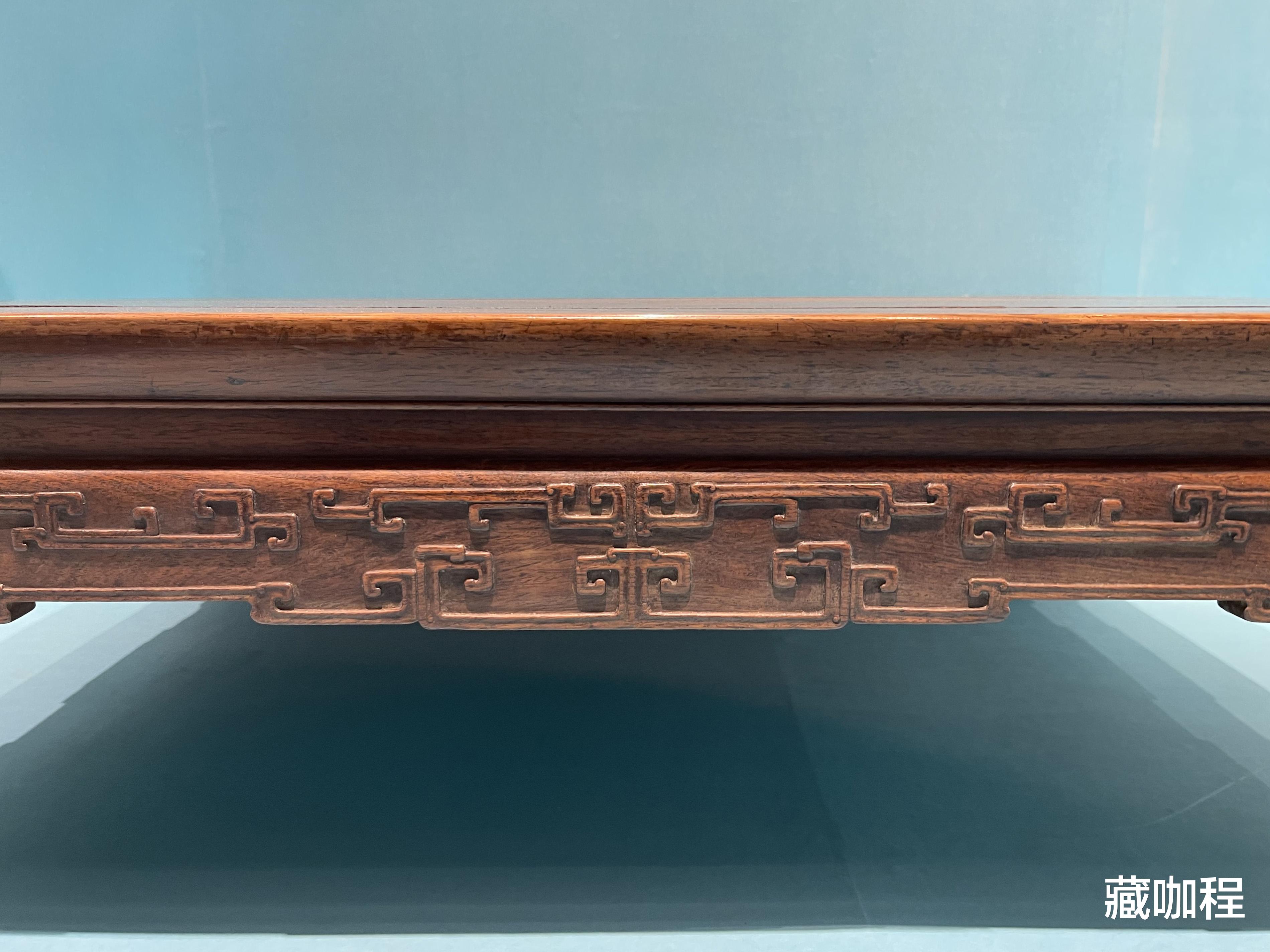 老底保存较好,黄花梨拐子纹炕桌43.7万成交