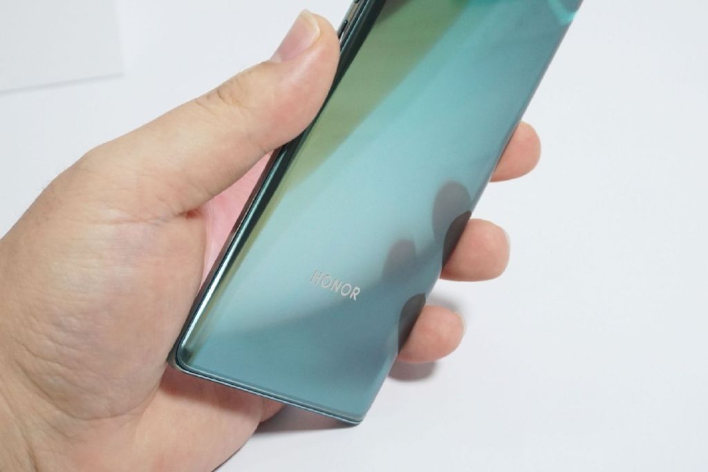 荣耀|荣耀60 SE首发评测：2000元档位屏幕天花板，视界触手可及