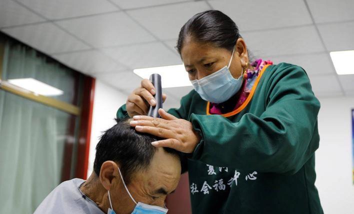 退休|一天400块，月薪1.2万元，可只要50岁以上的老人，这种工作能去吗