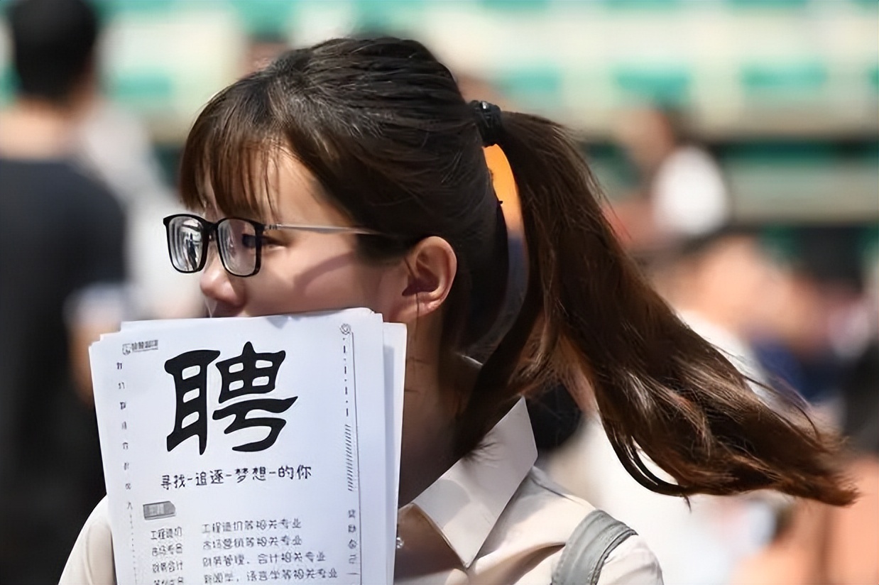 大学生|这些数据告诉你,读研究生3年,哪些专业对考公务员更有帮助?