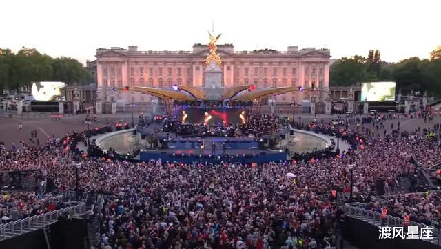 威廉王子|女王盛典万人空巷，威廉王子风光无限，落寞哈里不见了踪影