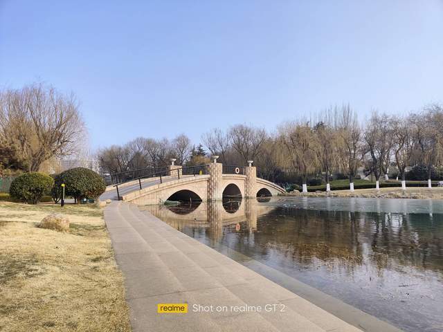 高通骁龙|对比同行，“网红”真我GT2到底香不香？上手试试就知道！