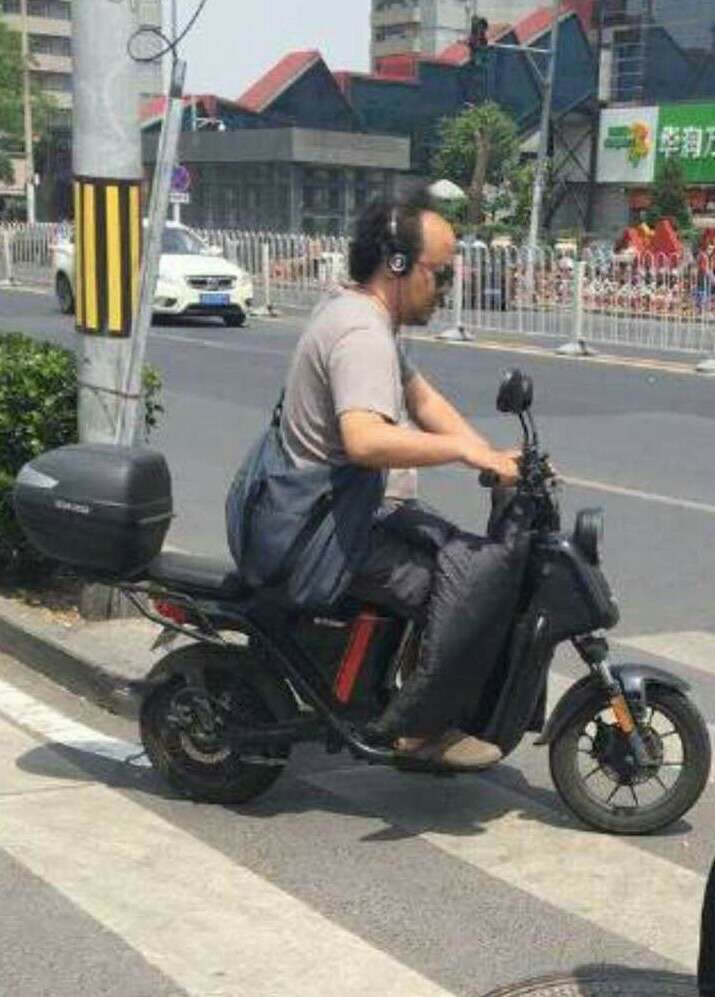 田震|销声匿迹的歌手：县城走穴、直播卖惨、不修边幅，风光早已不再