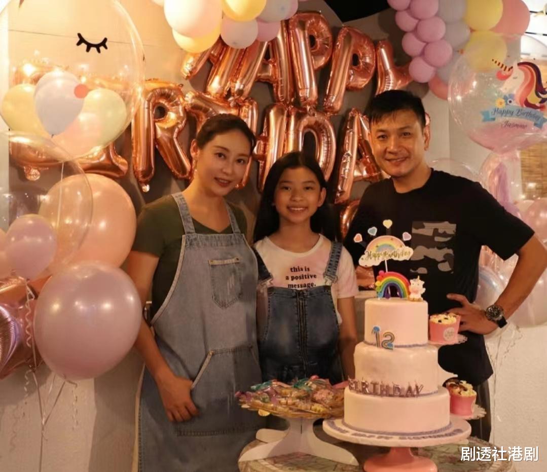 杨卓娜|惬意！TVB女星自设千尺庭院邀好友叙旧，花园中招呼16人仍空间阔落