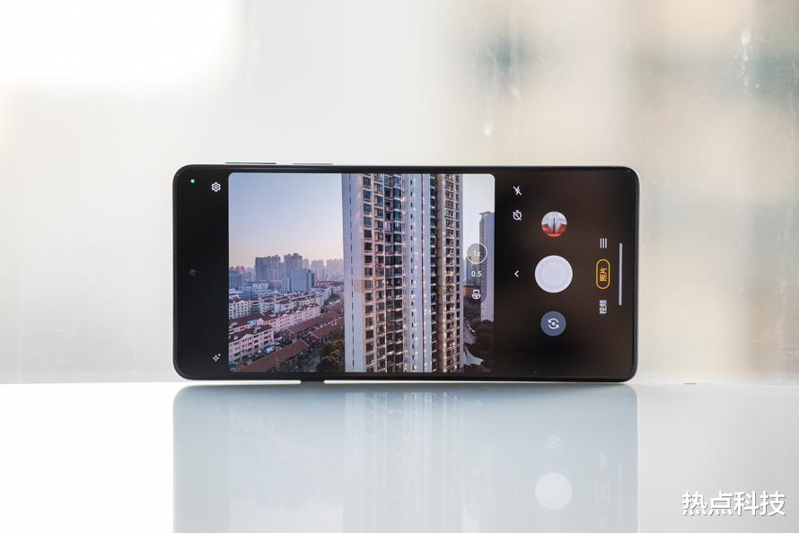 摩托罗拉|moto edge X30测评：价格最亲民的骁龙8机型，拼的就是性价比