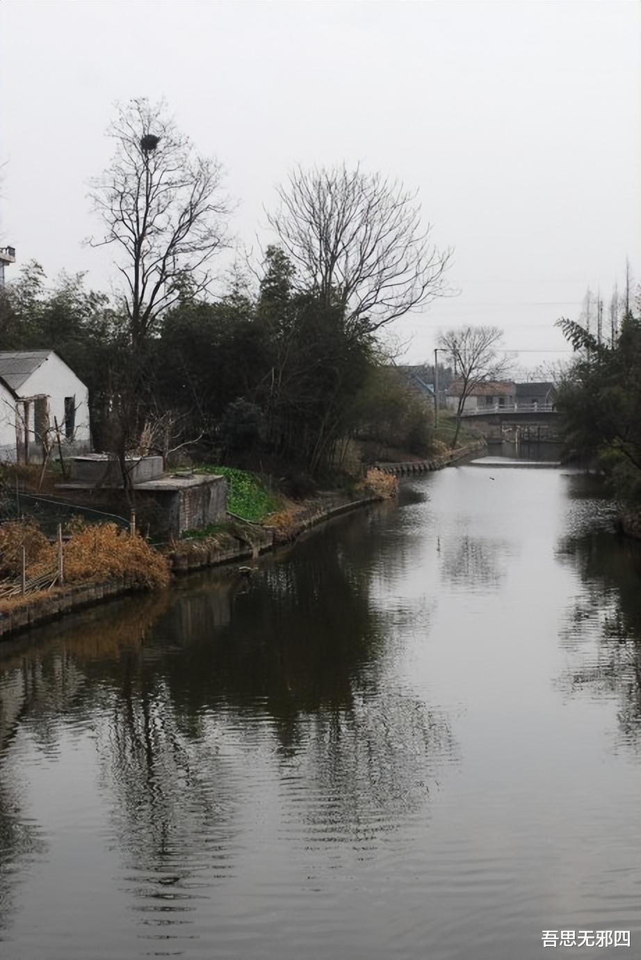 老家正屋前面的三间辅助房子，年久失修，85年在老爸手里建造的