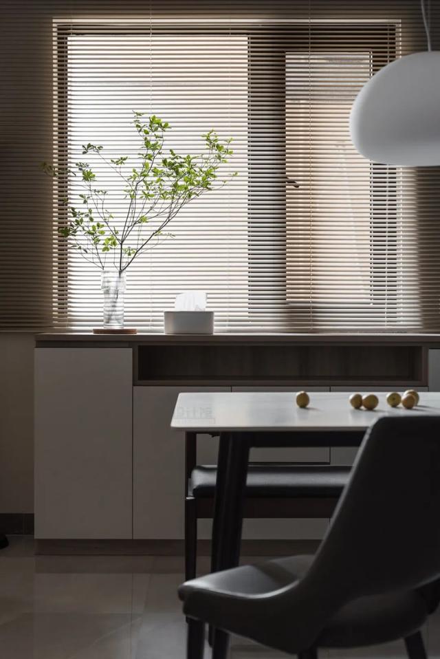 百叶帘虽然难清理,但我依旧会选择!毕竟有格调,还很高级