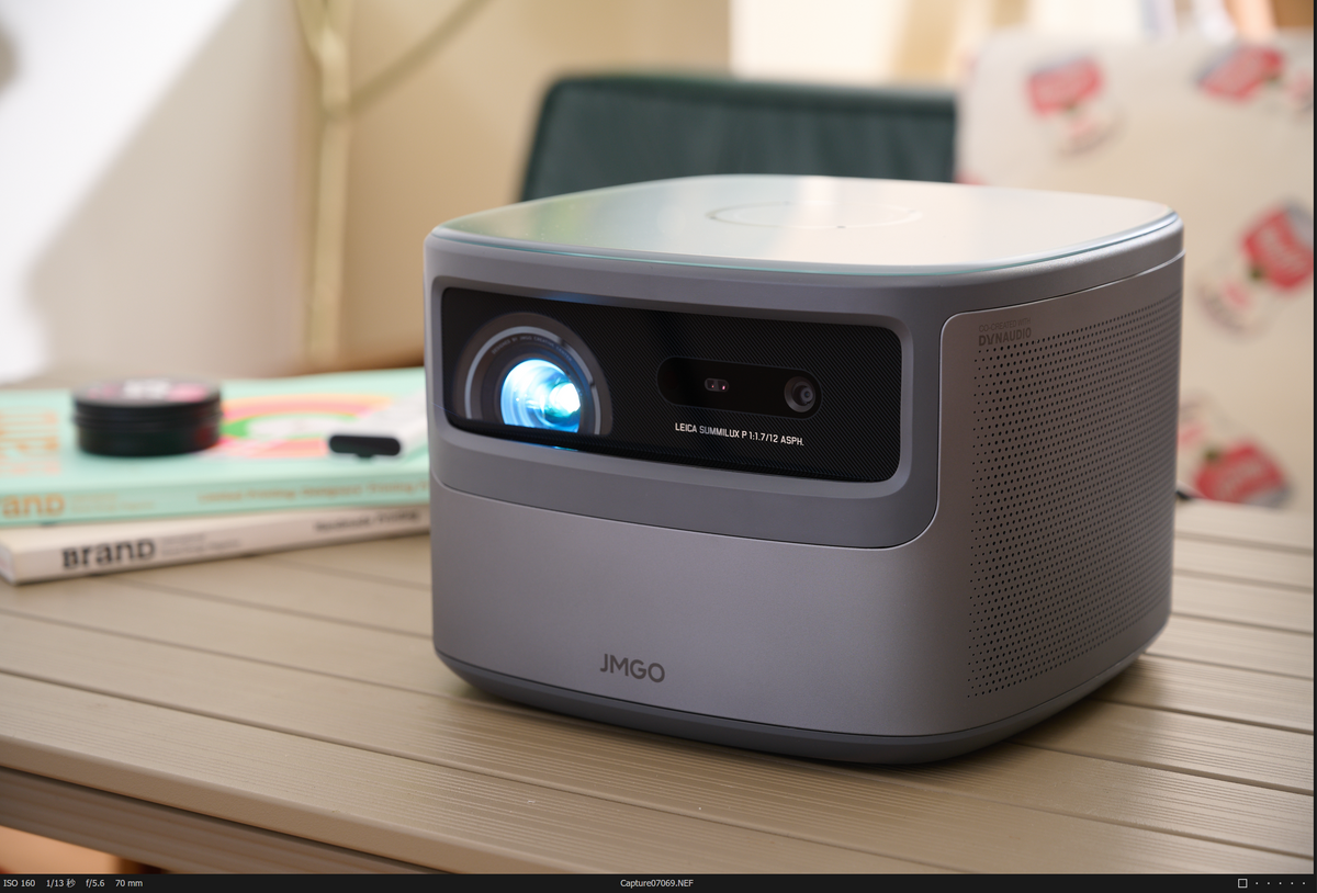徕卡|徕卡调色的坚果J10S投影仪预售开启，值得买吗？