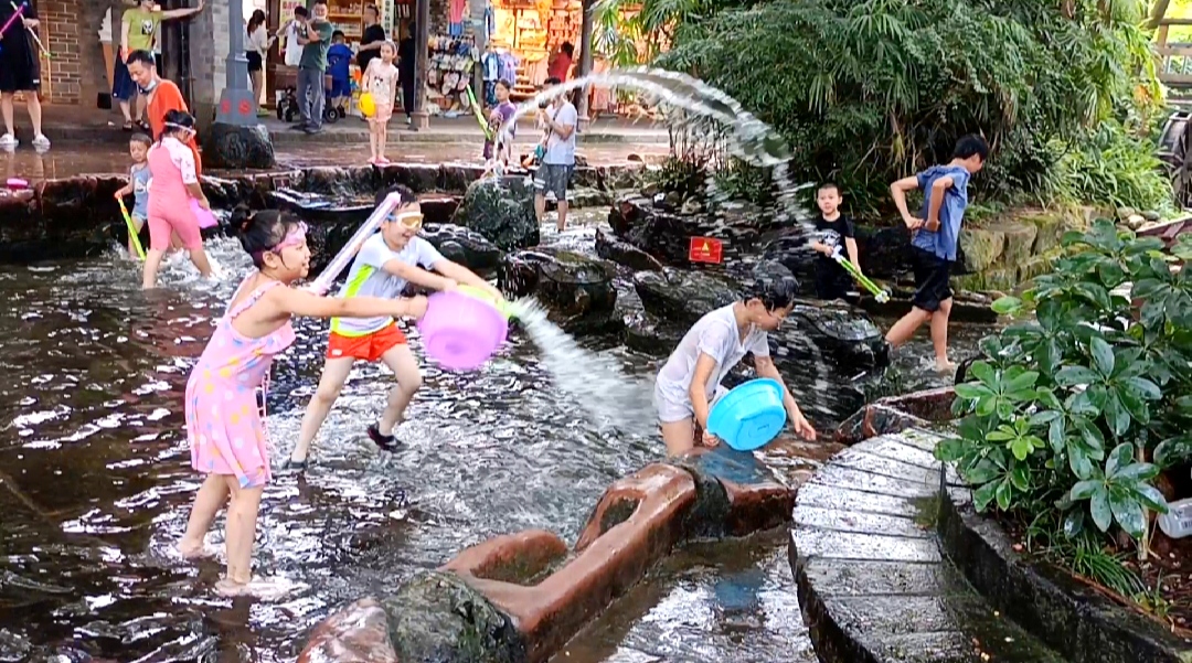 戈壁|成都黄龙溪，夏日清凉戏水地