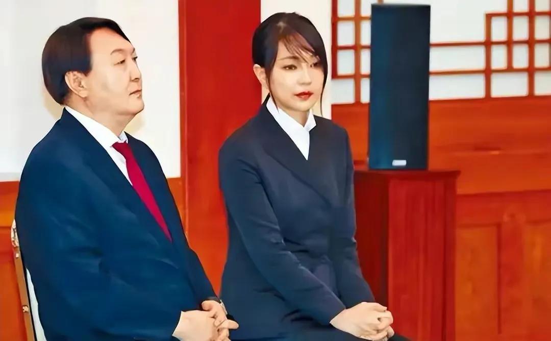 疾病 韩国新总统夫人彻底火了!49岁还有娃娃脸,一天换四套礼服美出圈,了不得
