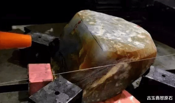 文物保护|闻名翡翠圈的达马坎半山半水石,出的福禄寿三彩手镯太有味道了!