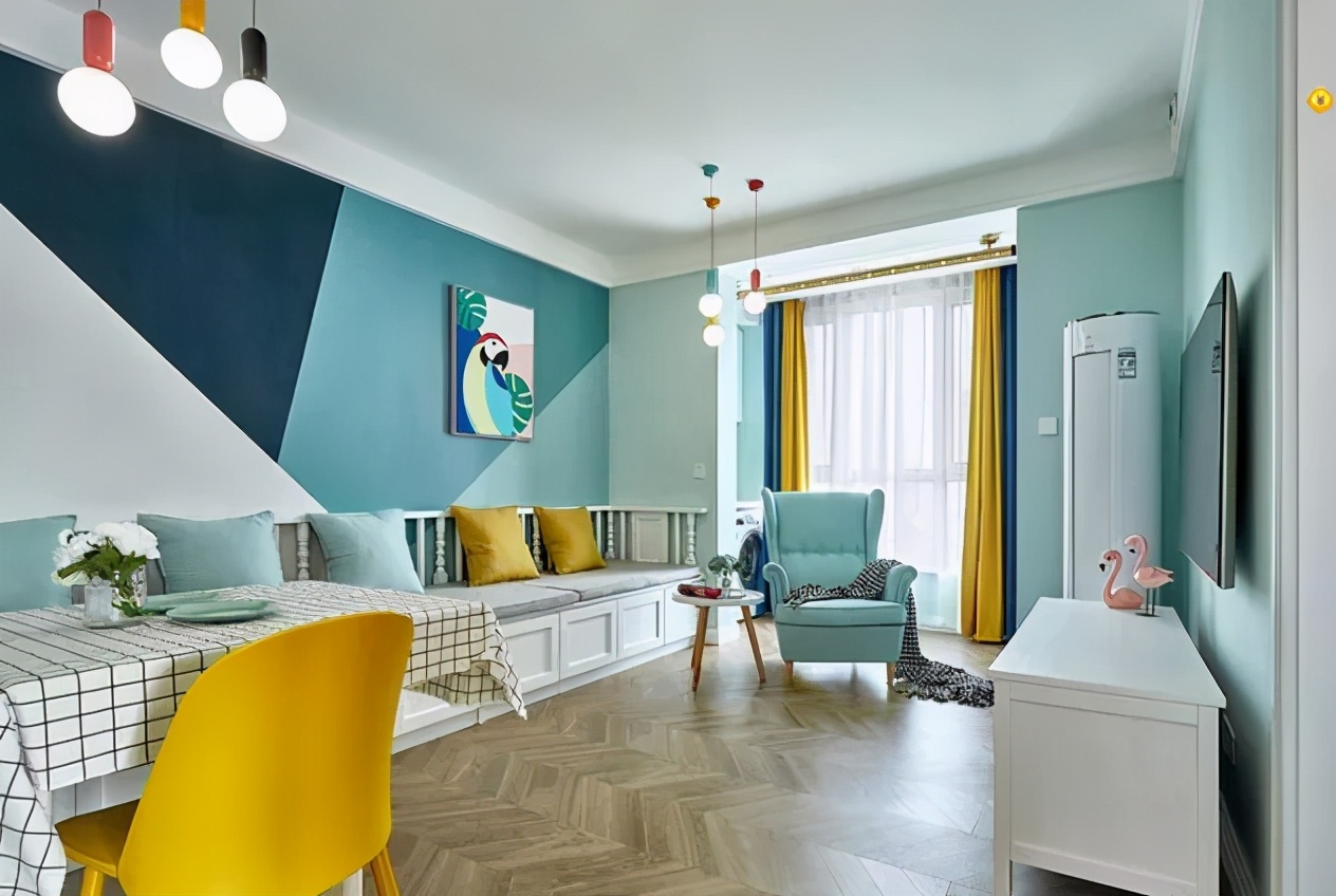 小户型客厅怎么设计才显大?这样做,沙发茶几一样都不缺!