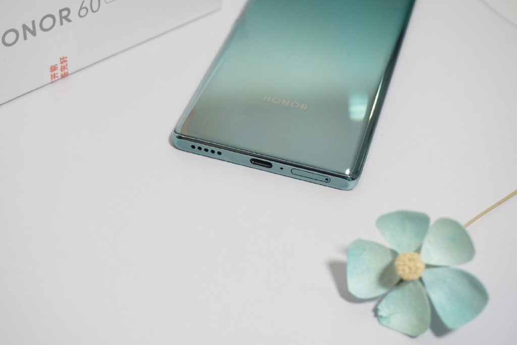 荣耀|荣耀60 SE首发评测：2000元档位屏幕天花板，视界触手可及