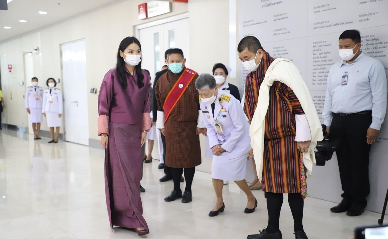 人世间|提帮功王子大变样,穿休闲装阳光帅气,回国看姐姐被赞王者归来