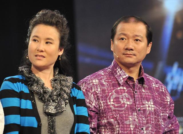 唐鉴军|?赵本山弟子又翻车!53岁谢广坤酒后牵手年轻女子,前妻曾爆其婚内出轨