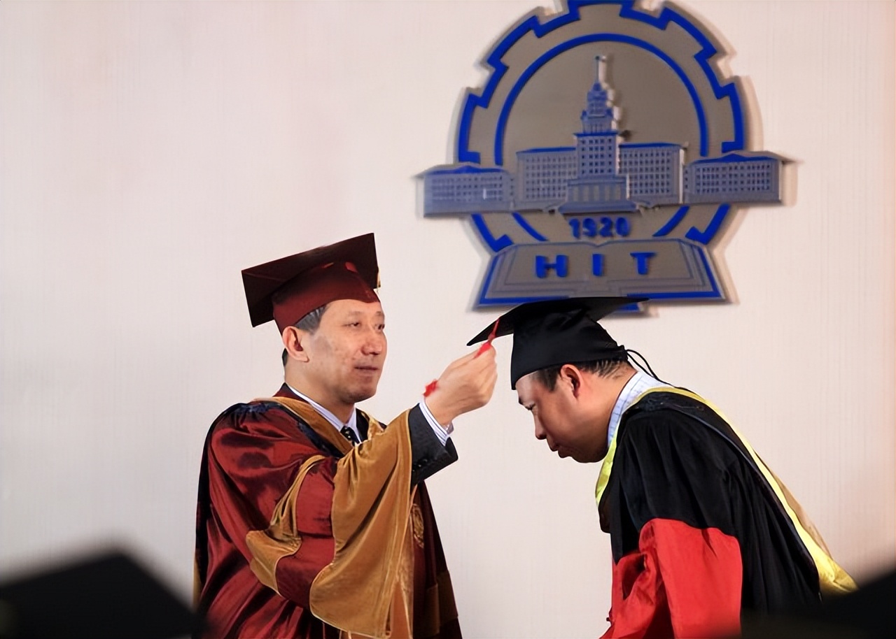 考试|博士生含泪哭诉,当初就应该听父母劝告,研究生毕业就去考编