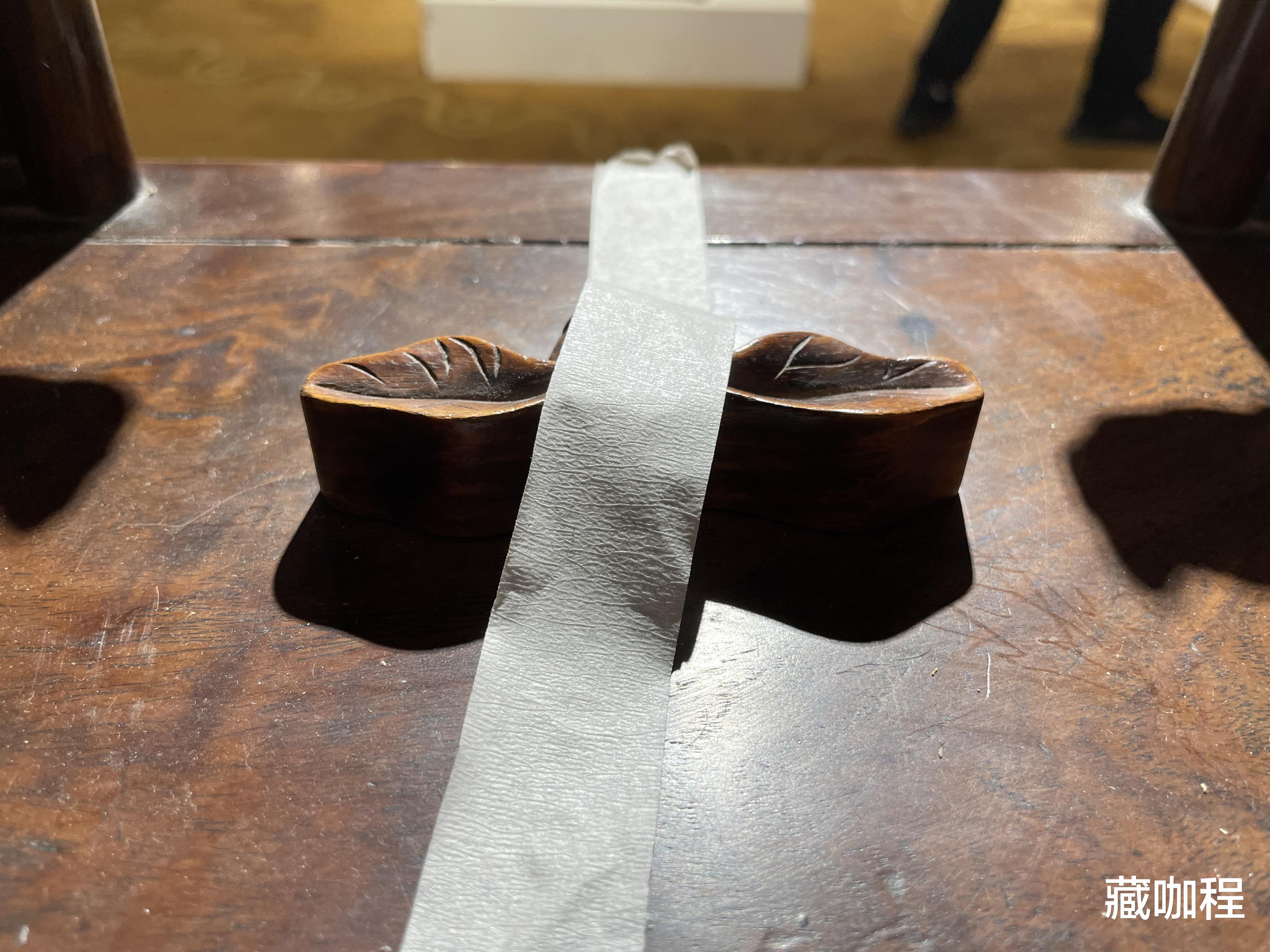 |?多数木质特征都有，镜台是大概率的黄花梨