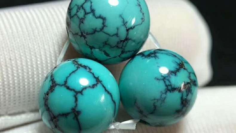 绿松石|绿松石的铁线真的是瑕疵吗？千万别被误导了！