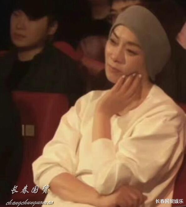 毛阿敏|毛阿敏丧夫后首次露面，身材消瘦面容憔悴显苍老