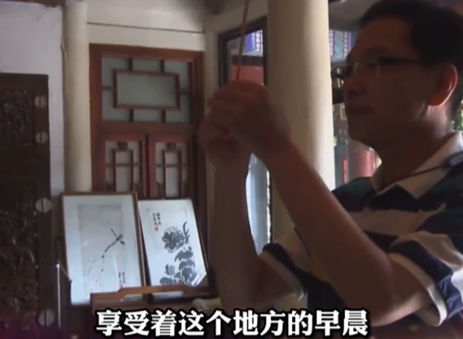 董宇辉|艺术家赵丽蓉去世22周年！儿子回故居悼念，屋内整洁陈设十分淡雅