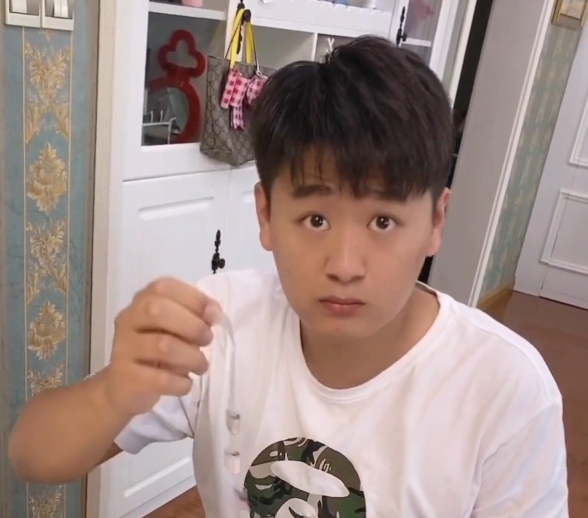 全网最“怂”的男人！却靠藏私房钱涨粉百万，李坑坑到底有多壕？