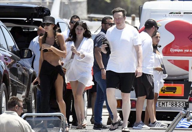 伊隆·马斯克|马斯克光膀子度假太吸睛！又白又胖好喜感，不如贝索斯自律