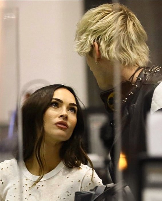 梅根·福克斯|梅根·福克斯和枪爷的爱情：爱他就喝他的血！