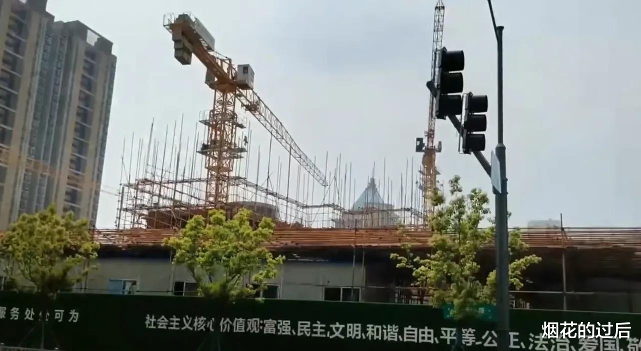 |我去年买的房子烂尾了！借你的钱能迟两年还你吗？