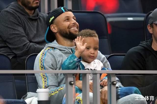 NBA三消息:高管质疑湖人交易,薪资专家盛赞库里,米切尔上货架