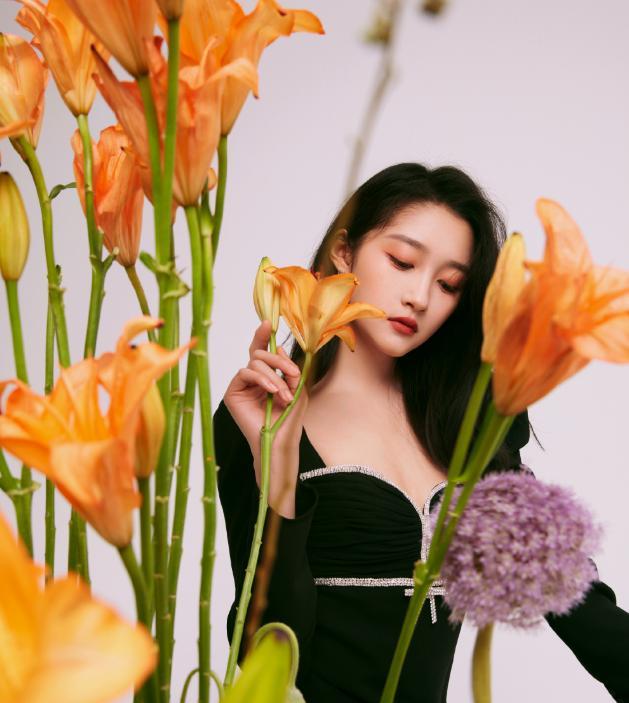 关晓彤|浙江卫视818晚会,北京大妞儿关晓彤,甜美造型照,颜值征服全网