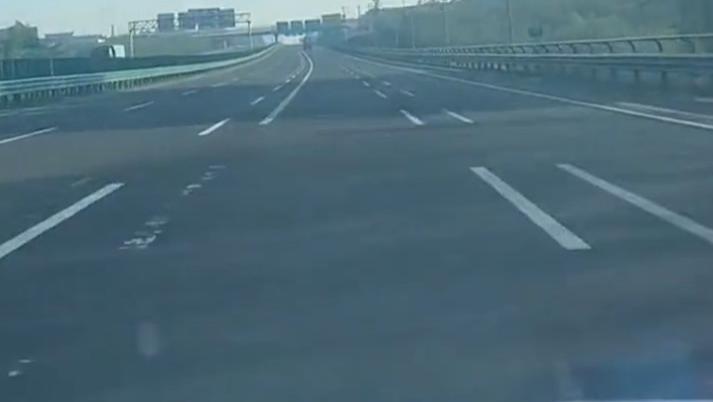 男子买不到车票，花1万买小车离沪回黑龙江，一路忐忑结局很美好