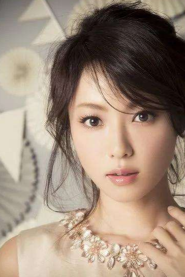 明星|2个月内数十位明星感染新冠，日韩艺人居多