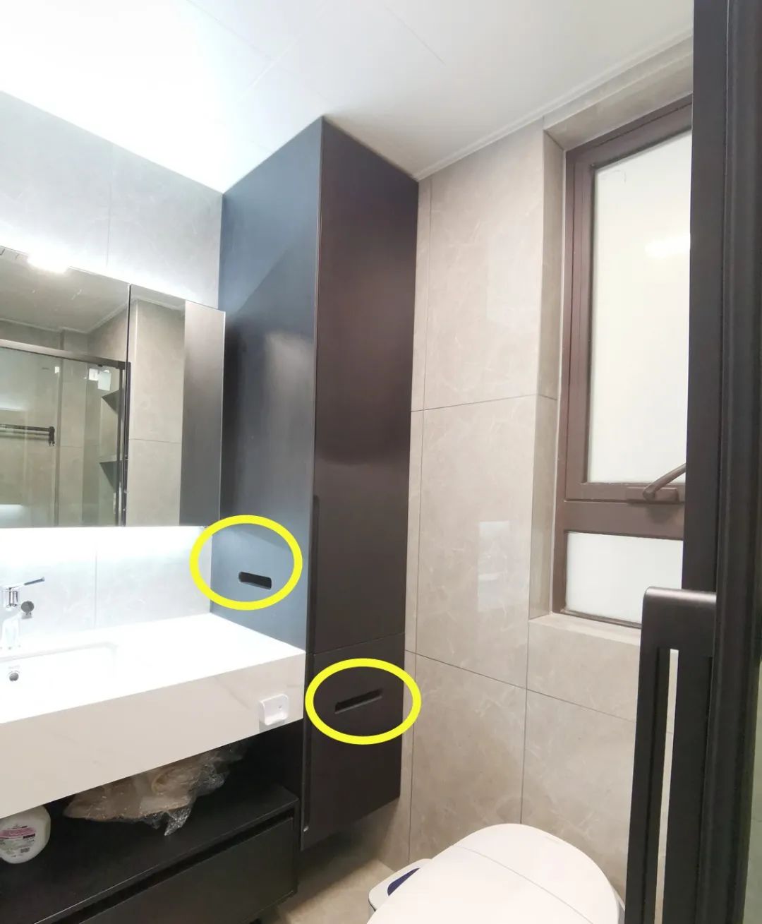 还是我不够聪明,早点装个组合洗漱柜,卫生间再小,收纳也能翻倍