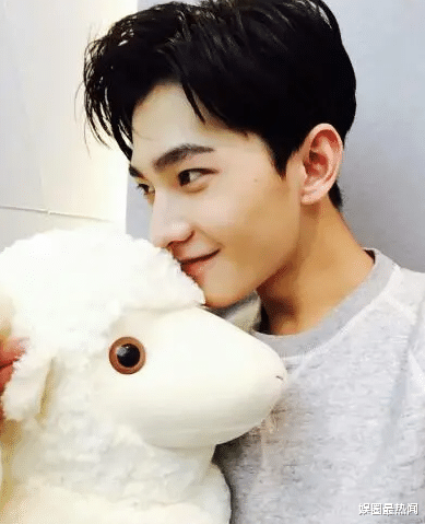 杨超越|《极限挑战8》嘉宾名单曝光!7位常驻,4位飞行,网友:改名吧