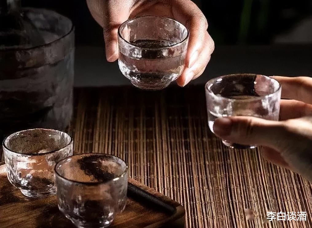 超市这3种白酒!因包装档次低被外行嫌弃,行家却争相买