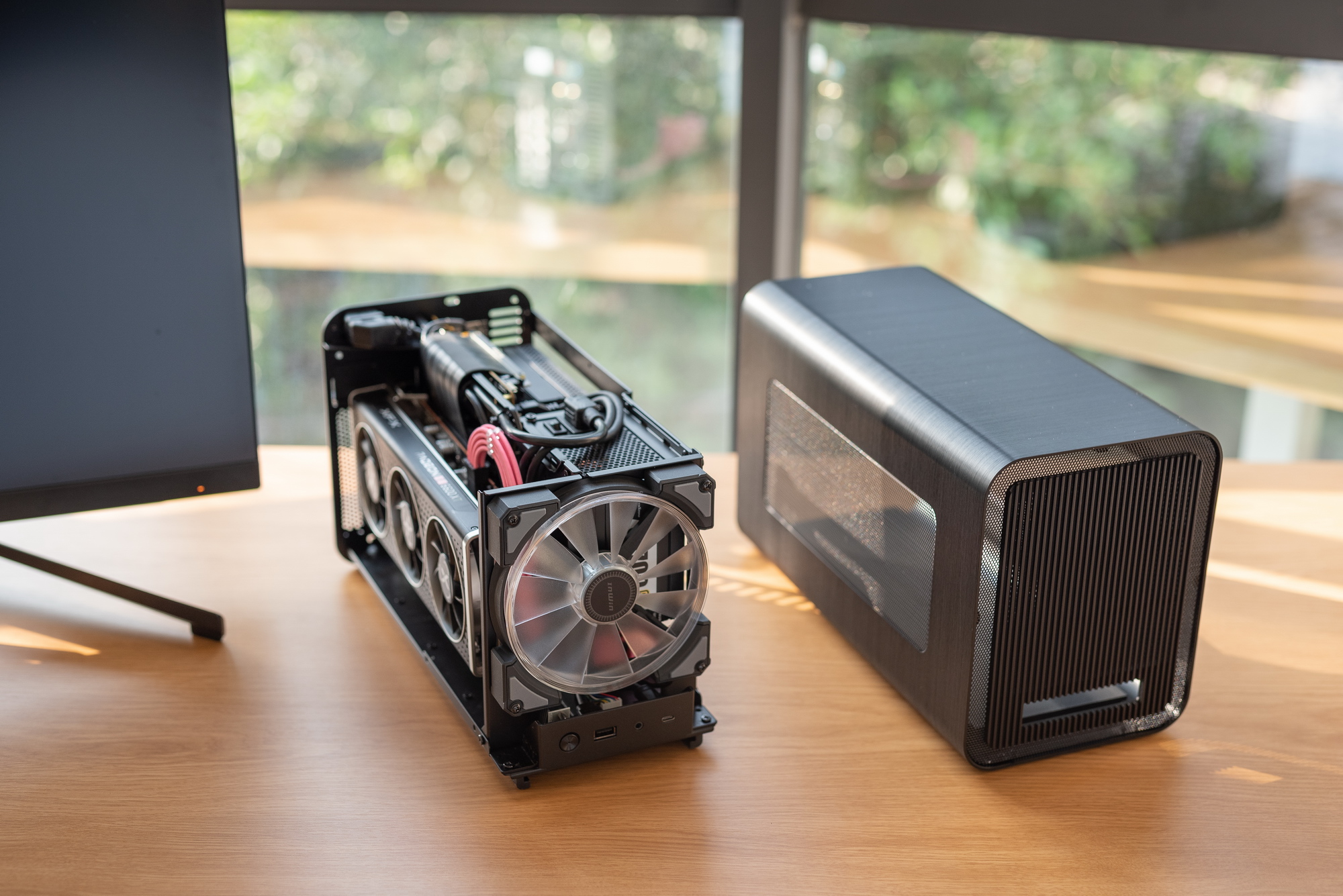 显卡|显卡扩展坞才是ITX主机的正确打开方式？