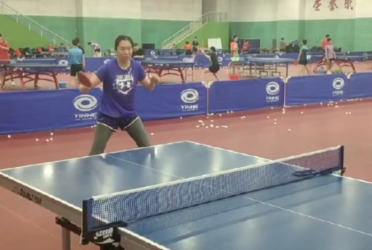 李晓霞|李晓霞重拾球拍训练！再现大满贯风采，喊话挑战陈梦孙颖莎王曼昱