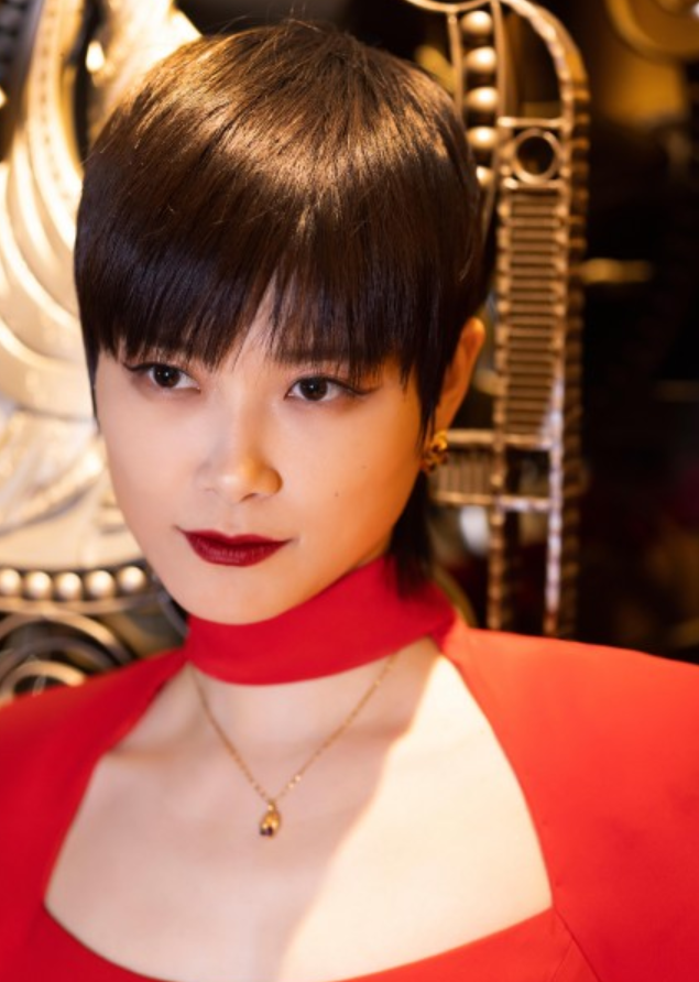 李宇春|李宇春形象大变不敢认!穿中国红亮相东方卫视春晚,尽显十足女人味