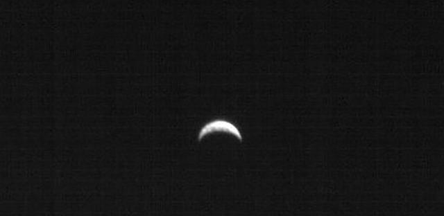 1100万公里外,美国飞船撞上小行星,碰撞前拍下多个画面