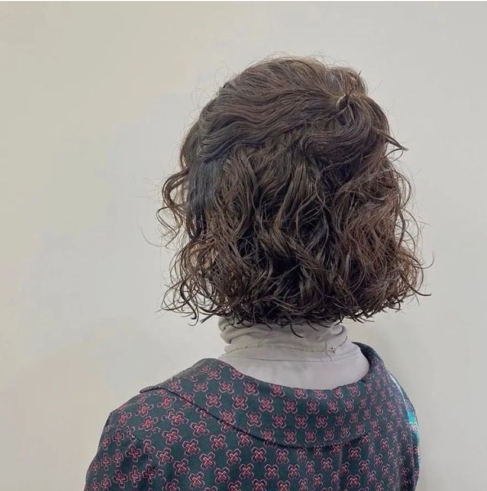 穿衣搭配 3月流行女发来了，烫染剪都很美，要不要挑一款