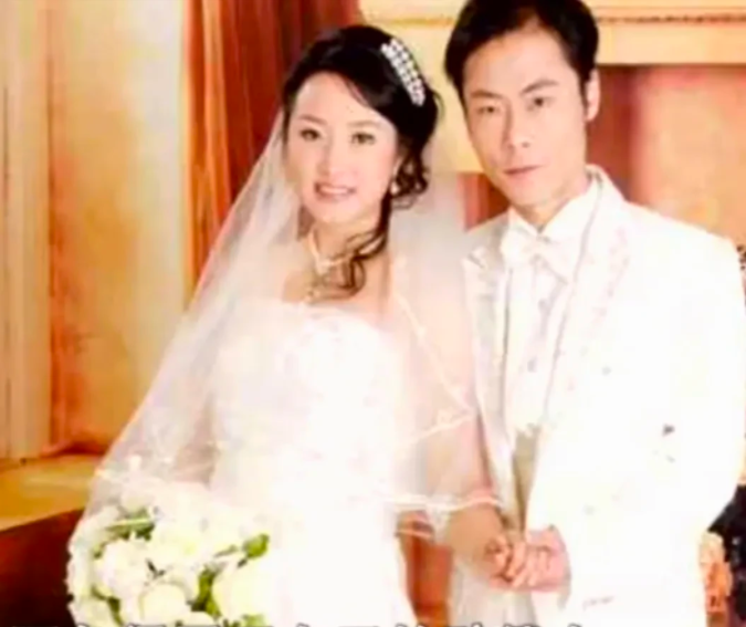 28岁的女子,车祸意外去世,丈夫在葬礼上吃肉喝酒,一滴眼泪都没有流
