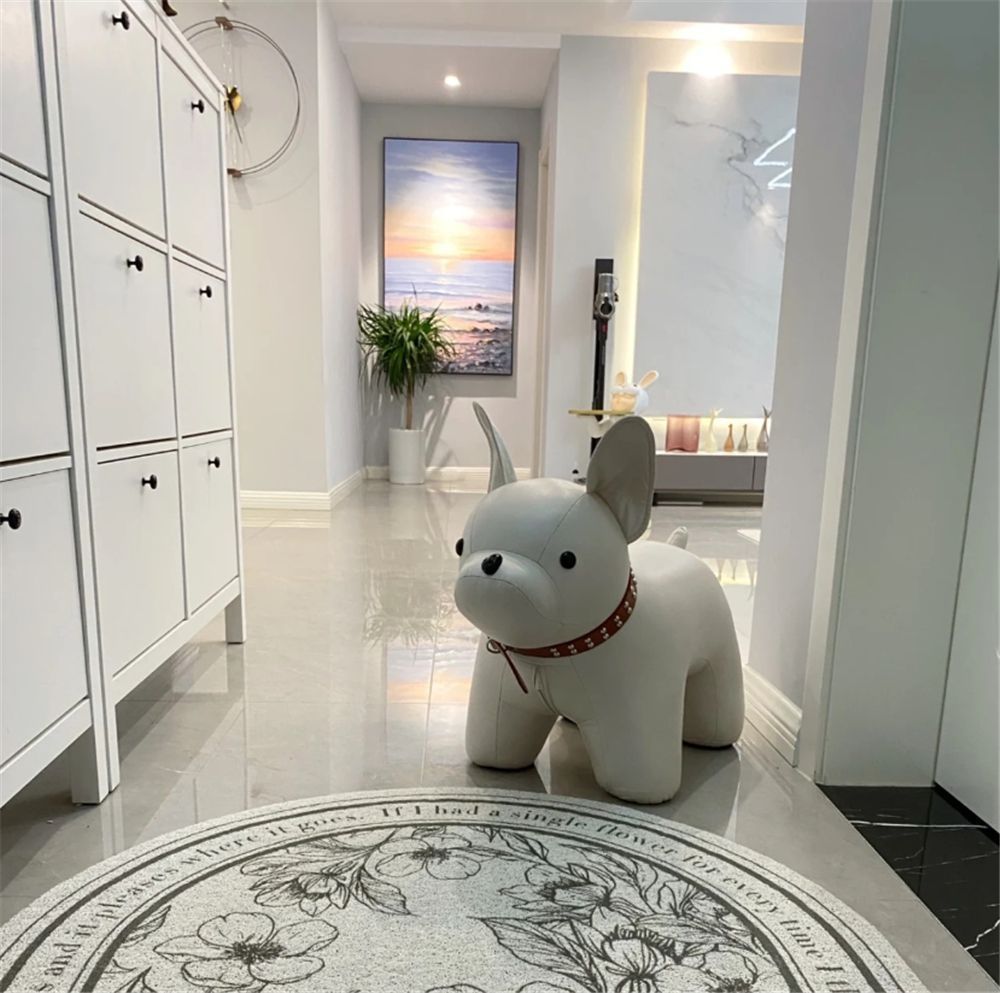 她利用门口的夹缝,在玄关装17厘米超窄鞋柜,空间利用也是没谁了