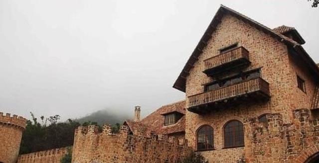 |“凶宅试睡员”：胆大心细，试睡24小时，1分钟1元，必带手电筒