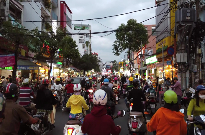 河内|越南河内市交通落后，出行不方便，摩托车是当地人的天赐之物
