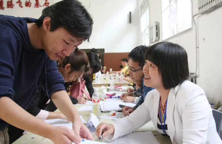 求职|教育局招聘在编教师,仅面向这8所高校的应届生,大学生: 公平吗?