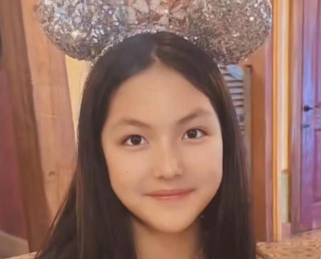 李湘 李湘王岳伦疑似复合？带着女儿现身机场？王诗龄瘦身成功引人瞩目