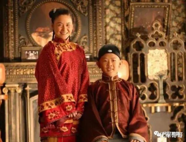 侯祥|他9岁停止发育,36岁身高不足1米6,和妻子同框却像是母子