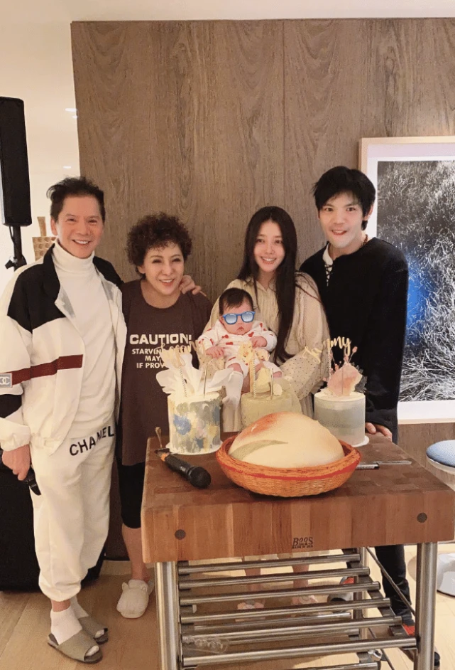 郭碧婷|郭碧婷带儿女返回内地，与向佐分开半年终于团聚，网友晒偶遇照