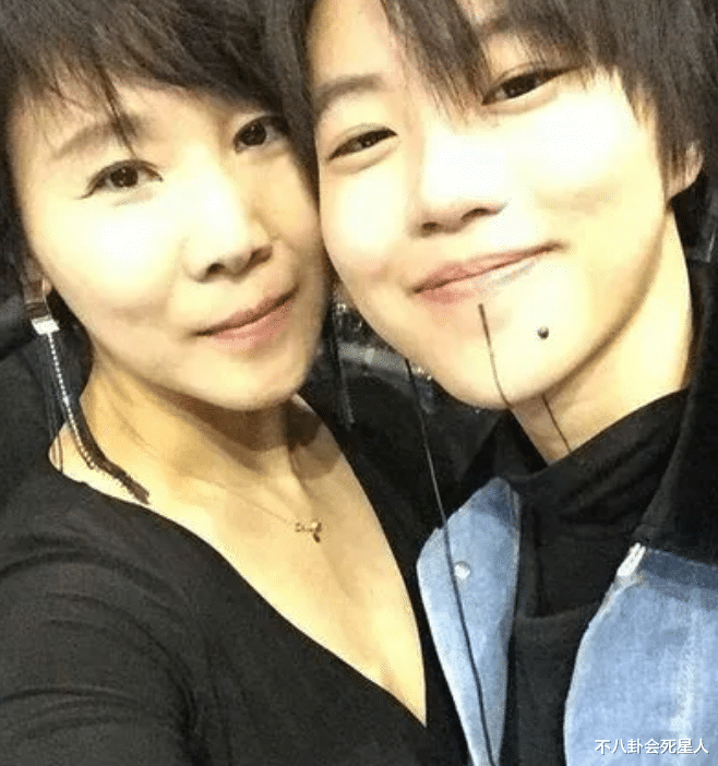 李嫣|李亚鹏二胎得女,李嫣三个姐妹有三个妈,最终苦的是孩子