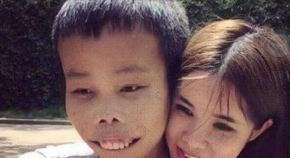 陈山|“外星人”陈山:靠丑走红网络,为赚钱不顾底线,终究是昙花一现